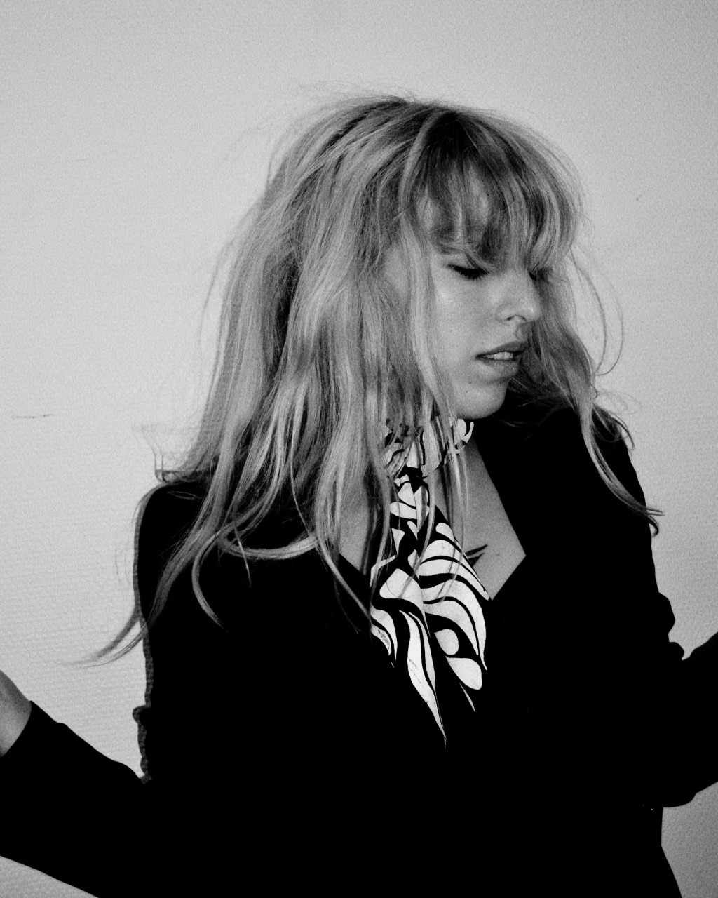 Love Love the look – discover our clothes &&nbsp;accessories!